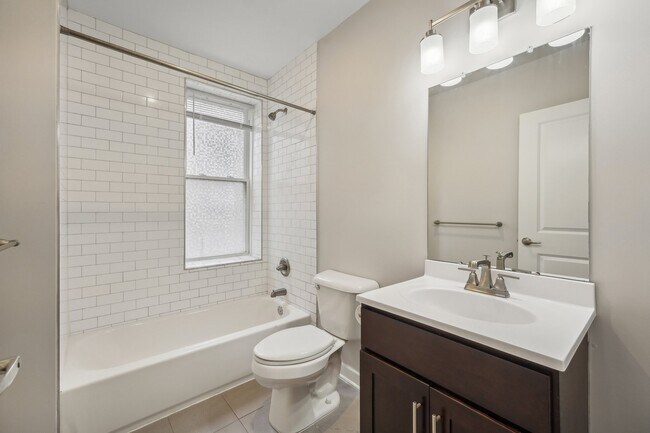 Building Photo - 4300 Chestnut St