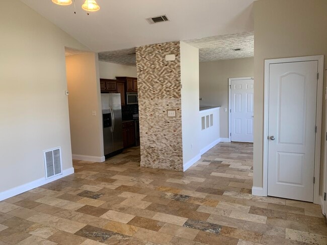 Building Photo - 270 Mallot Beach Dr
