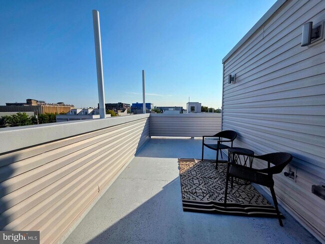 Building Photo - 2220 E Harold St