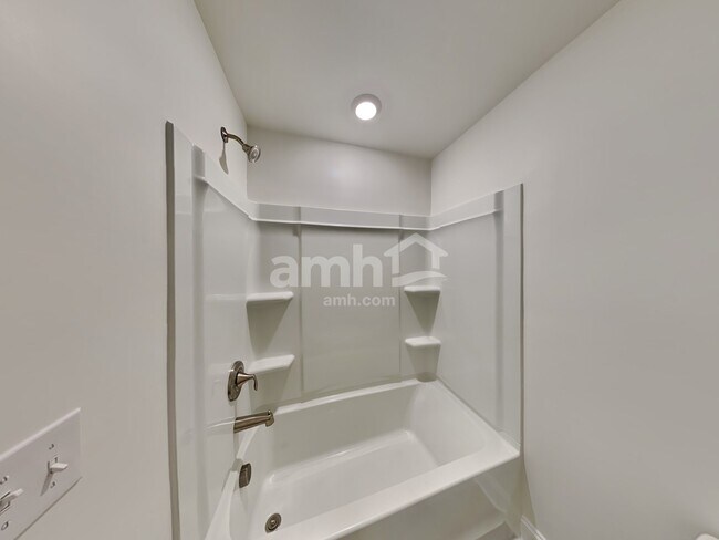 Building Photo - 616 Rivermist Dr