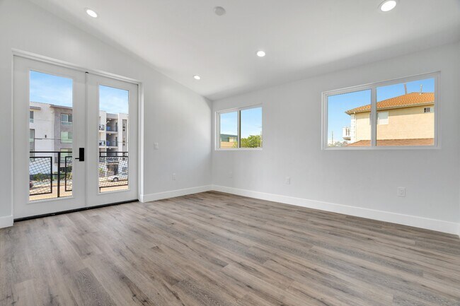 Building Photo - Spacious 3BR NoHo Home w/ Luxury European Finishes