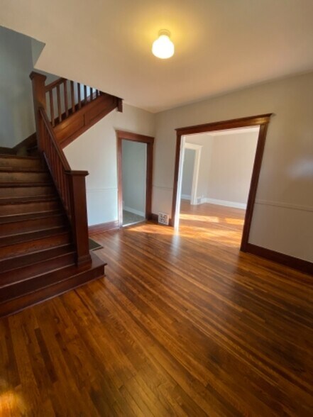 Building Photo - 5390 Fischer St