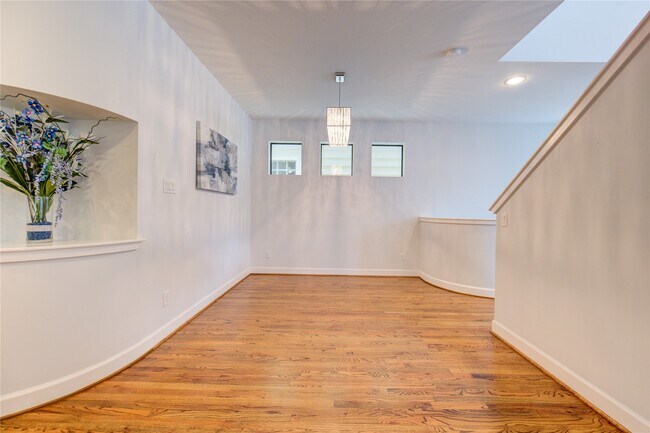 Building Photo - 650 Westcross St