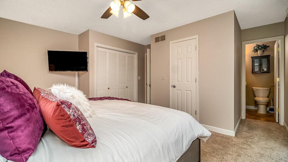 Building Photo - 908 Arthur Dr