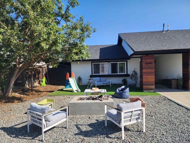 Building Photo - 10241 Easthaven Dr