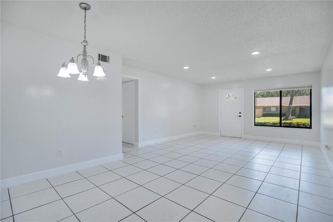 Building Photo - 725 Northlake Blvd