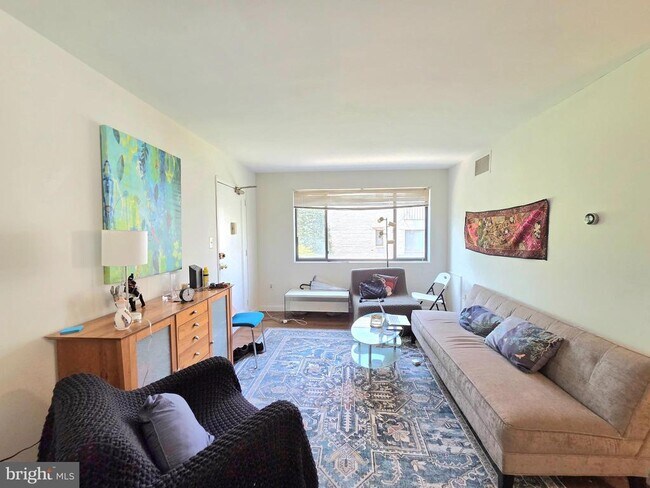 Building Photo - 3821 Davis Pl NW