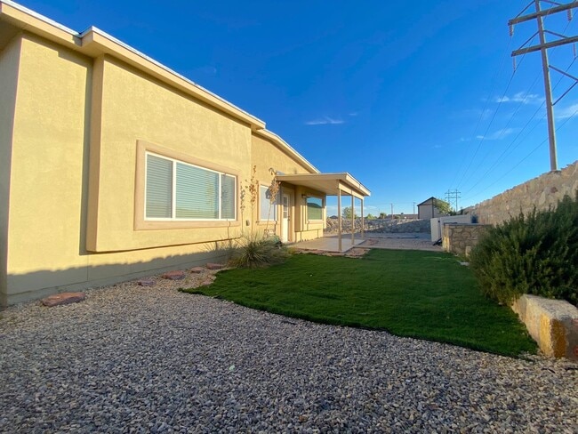 Building Photo - East El Paso 4 bed Refrig A/C with Solar Panels!