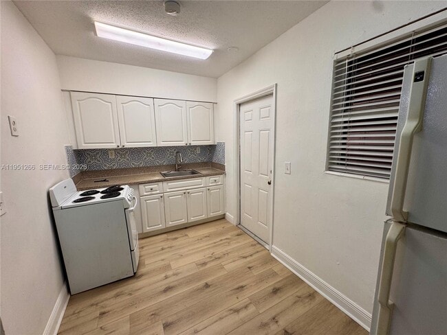 Building Photo - 2240 NE 171 St