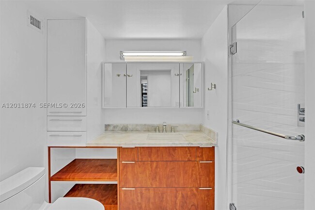 Building Photo - 2500 Parkview Dr