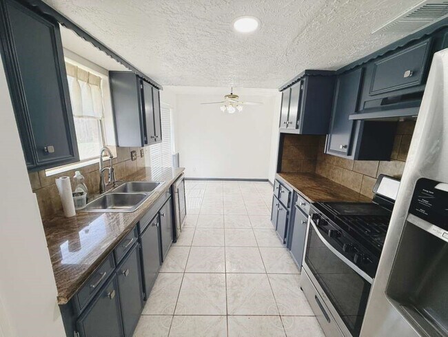 Building Photo - 9231 Friendship Rd