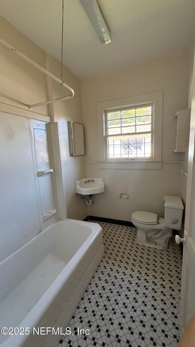 Building Photo - 45 W 22nd St