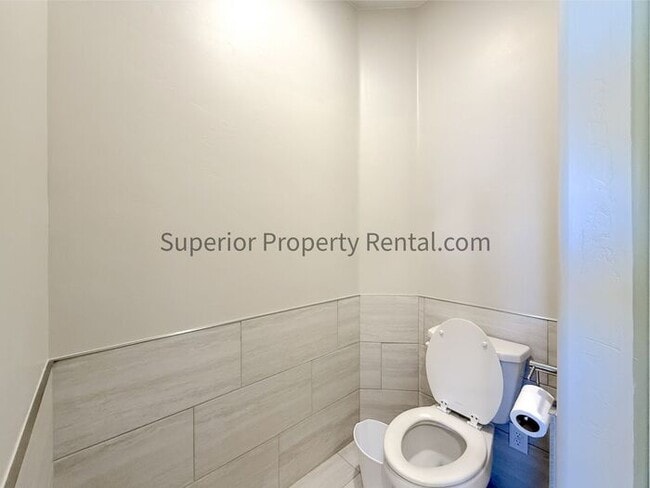 Building Photo - Gorgeous 3 bed, 3.5 bath 3 car garage home with views