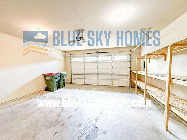 Building Photo - 1868 N Justin Ave