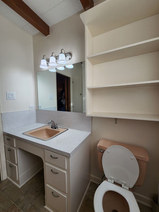 Building Photo - 1827 S Fredonia St