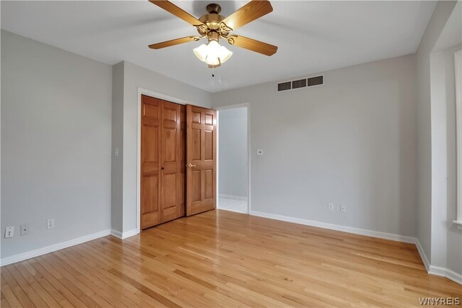 Building Photo - 6 St Charles Ct