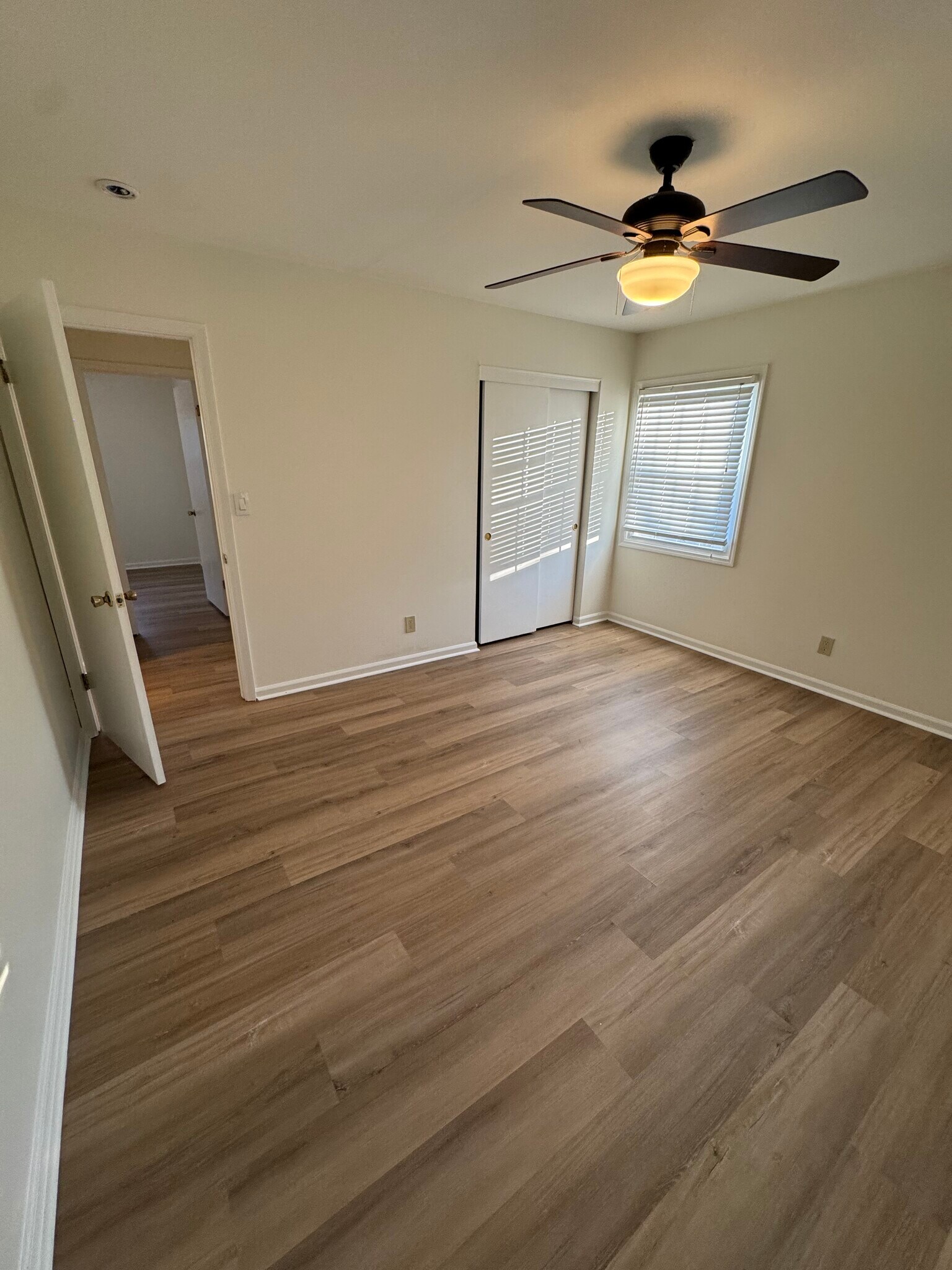 Building Photo - 114 Woodglen Dr