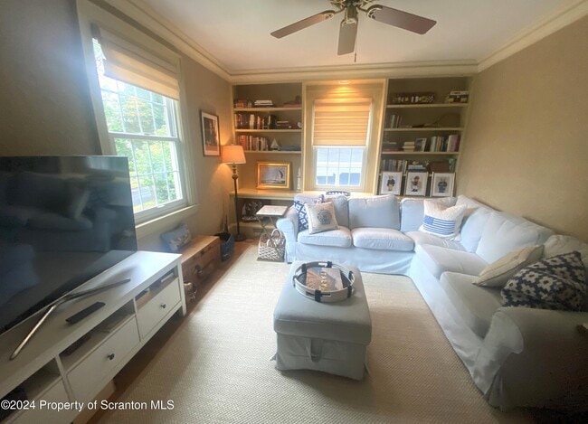 Building Photo - 1008 Electric St