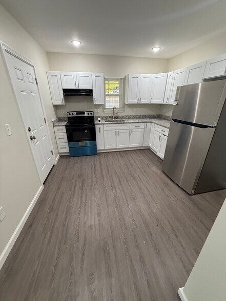 Kitchen - 14 Brook St