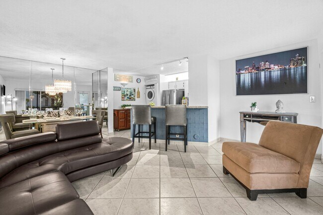 Building Photo - 7531 S Oriole Blvd