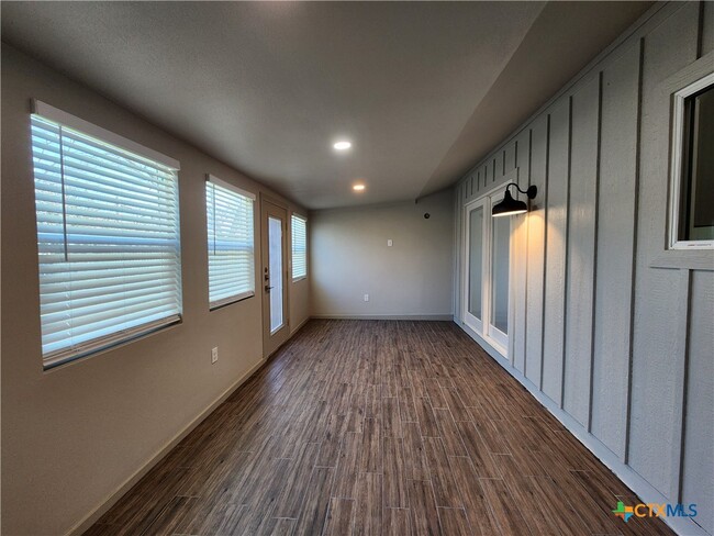 Building Photo - 362 Lockener Ave