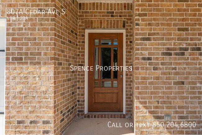 Building Photo - 807A Cedar Ave S