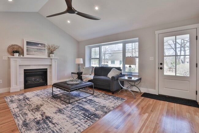 Building Photo - 7 Christopher St