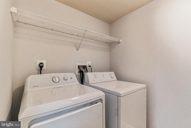 Building Photo - 1601 N Van Dorn St