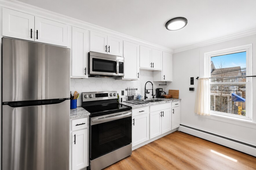 Unit D Kitchen - 3 Pearl St