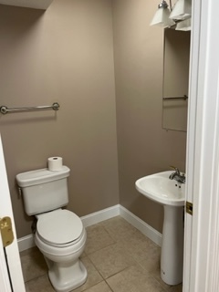 Building Photo - 36 Village Green Dr