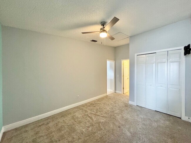 Building Photo - Lake Hartridge Condo - Two Levels with Water Views