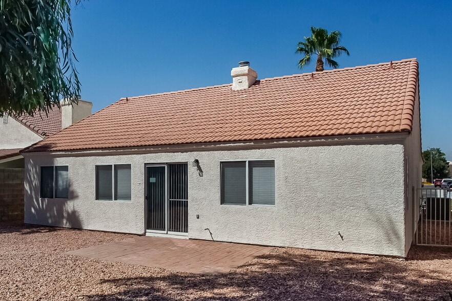 Building Photo - 3744 Blue Dawn Dr