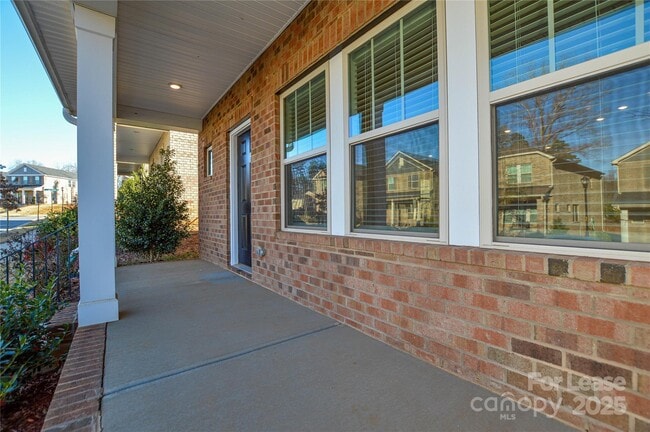 Building Photo - 3215 Lisburn St