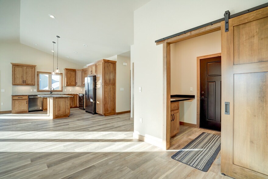 Building Photo - 805 Blue Mounds St