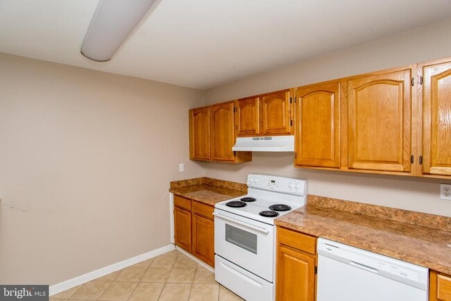 Building Photo - 10014 Beacon Hill Dr