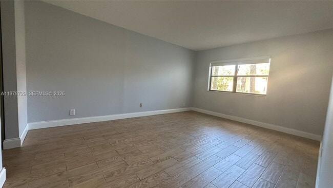 Building Photo - 200 Lakeview Dr