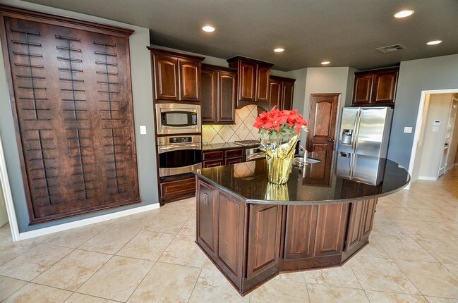 Building Photo - 2703 Bonnie Bray Dr