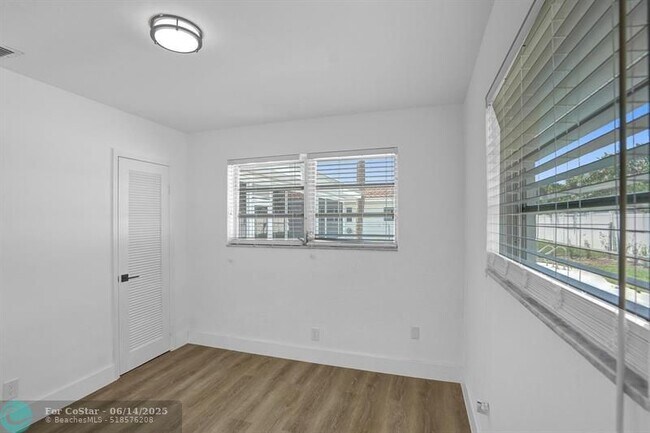 Building Photo - 4751 NE 29th Ave