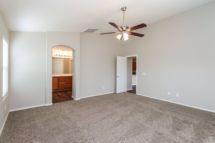 Building Photo - 32647 N Cherry Creek Rd