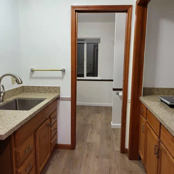 Building Photo - 1871 Peach Pl