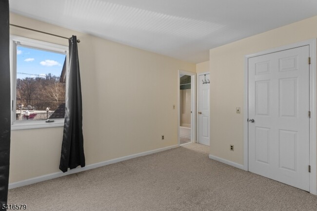 Building Photo - 146 Main St