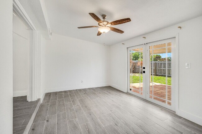 Building Photo - Remodeled 3/2 in Central Merritt Island!