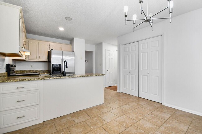 Building Photo - Pet Friendly Three Bedroom!