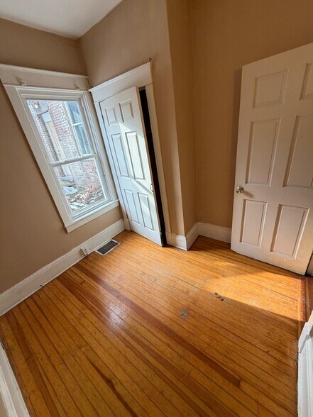 Building Photo - 516 2nd St