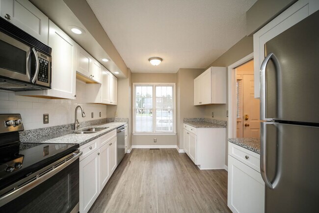 Updated kitchen w/ stainless steel appliances - 109 Pelham Dr