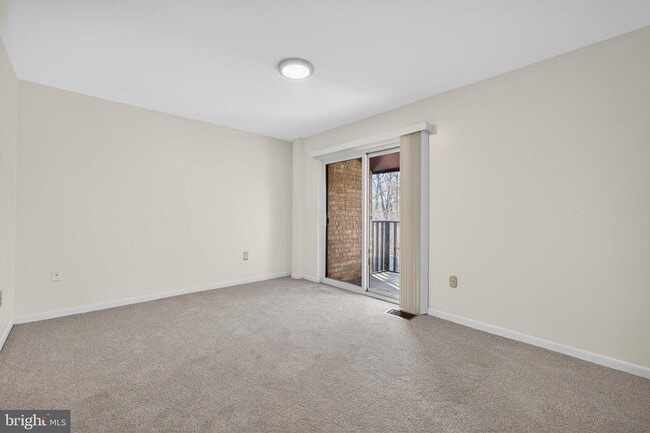 Building Photo - 9250 Three Oaks Dr