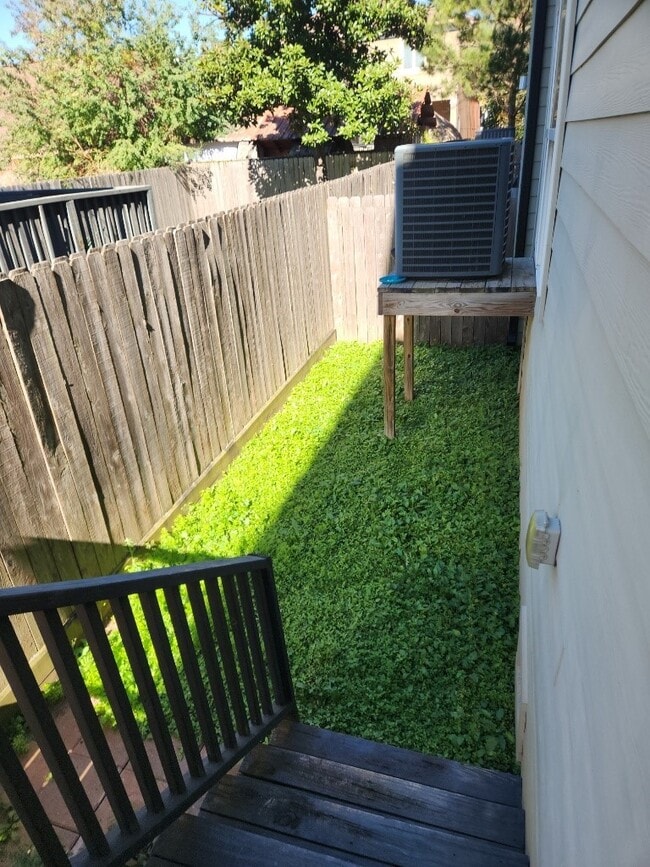 Building Photo - 1333 W 22nd St