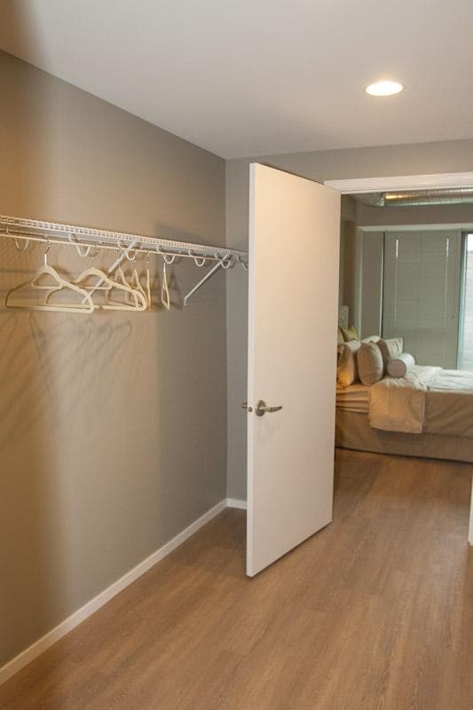 Building Photo - 231 W Scott St