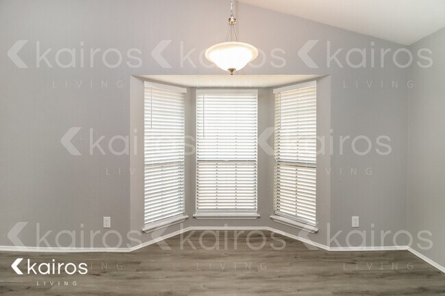 Building Photo - 2805 Forest Creek Dr.