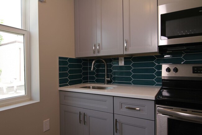 Building Photo - 3945 Baring St